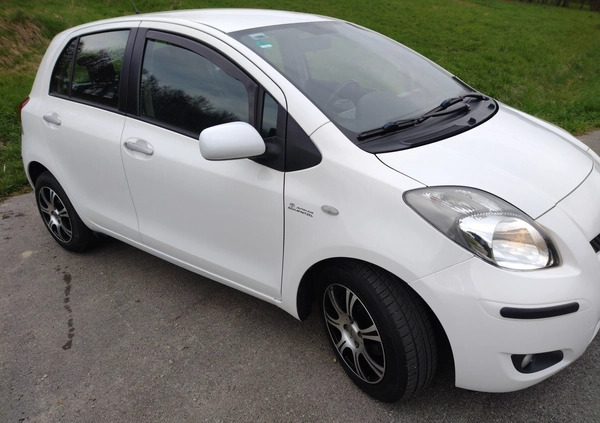 Toyota Yaris cena 22999 przebieg: 160000, rok produkcji 2010 z Brzozów małe 466